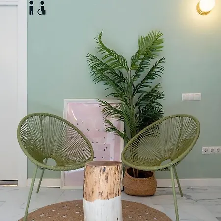 The Urban Jungle אכסניה *